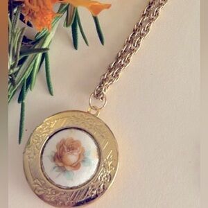 Vintage necklace locket Guilloche enamel w peach Rose, round, goldtone Chain